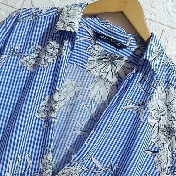Zara  Women's blouse top  Blue White Stripe Floral Flowy Blouse size med - Picture 15 of 15